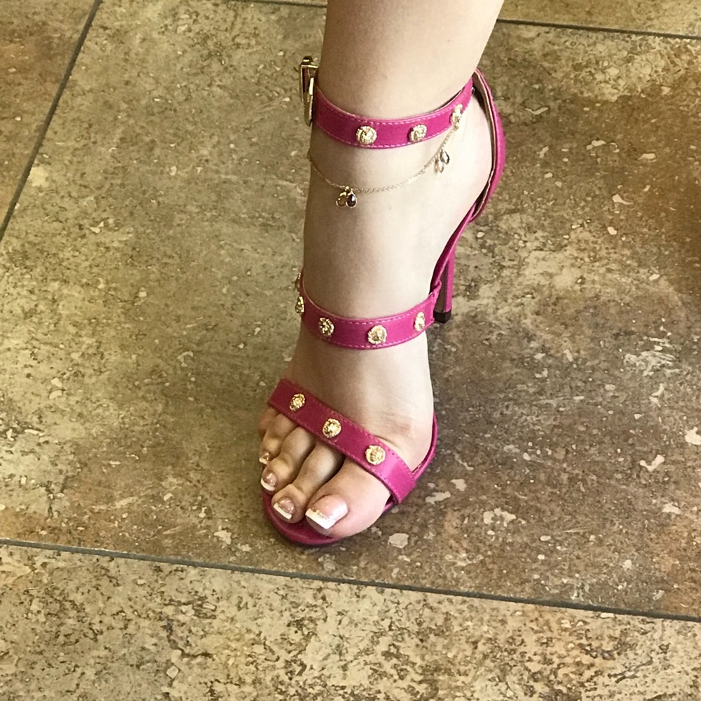 Pink strappy heels - Picture 3 of 3